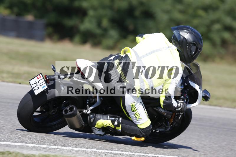 /Archiv-2025/49 26.08.2025 Cornu Master School ADR/blau-bleu/0-3